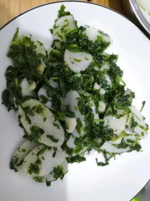 荠菜炒年糕怎么做_荠菜炒年糕的做法_豆果美食