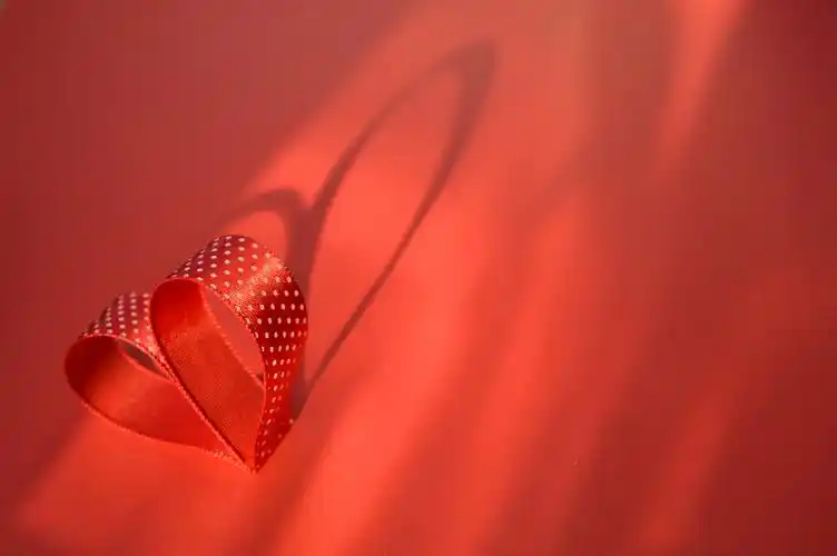 求婚婚礼海报红色心形背景图素材