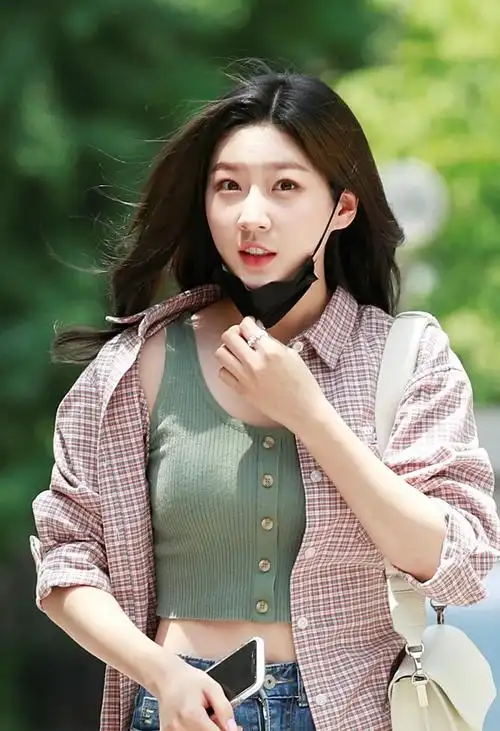 韩女星金赛纶被揭穿造假打工经历卖惨恐遭起诉网友教坏孩子