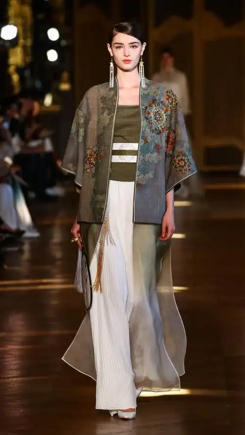 gaia 盖娅传说 2017春夏高级成衣"圆明园"主题系列发布会震撼亮相巴黎