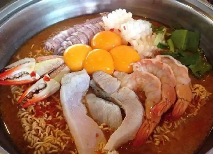 海鲜煮泡面 看着就想吃