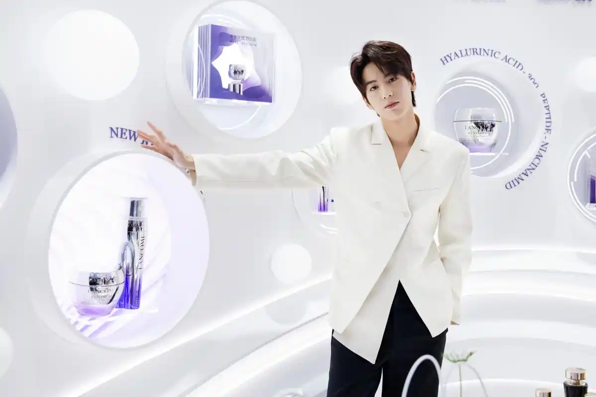 兰蔻护肤大使张凌赫亮相兰蔻塑颜「百肽霜」昆明线下活动
