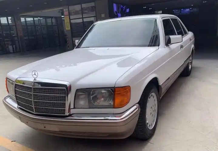 奔驰w126黑白配黑内白外是最佳搭配