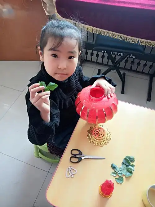 一年三班 鄂玉婷 灯笼冰灯