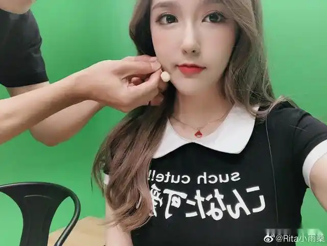 lpl最美解说rita登上虎牙一姐宝座网友实至名归