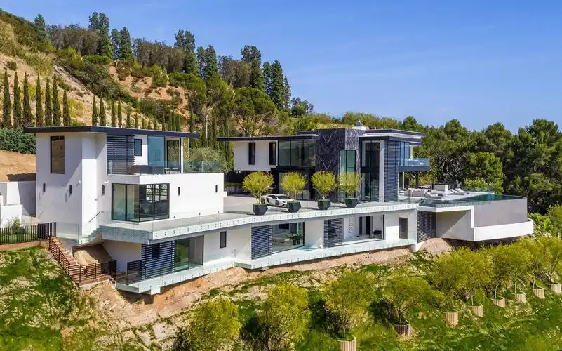 位于加州洛杉矶一座奢华现代半山豪宅|1677 n doheny dr, los angeles
