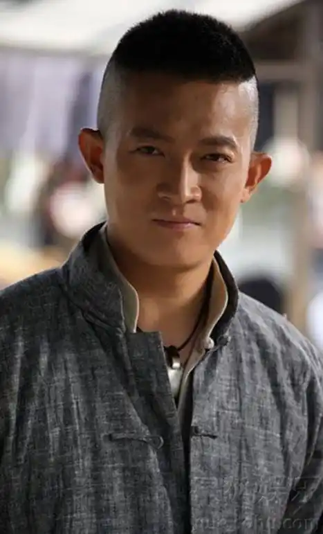 战争片杨志刚,在《演员请就位》中演技遭质疑,被指靠亲哥!