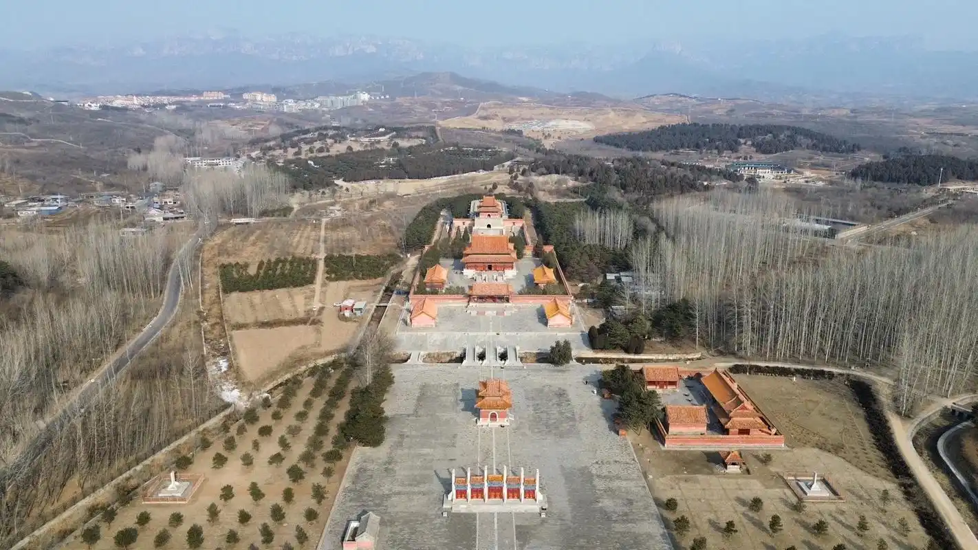 光绪帝崇陵.崇陵,为光绪帝与孝定景皇后的合葬陵,修建于190 - 抖音