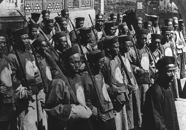 清朝军队罕见老照片:士兵骨瘦如柴毫无战斗力,和电视剧完全不同