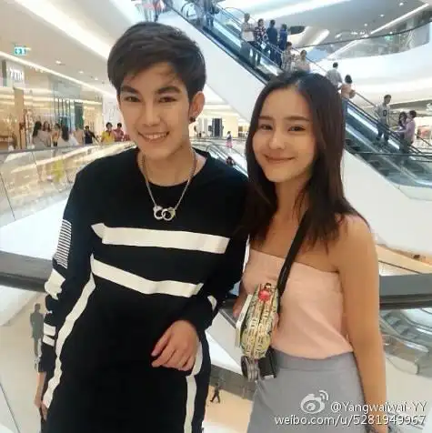 求李海娜aom和李缇娜tina照片