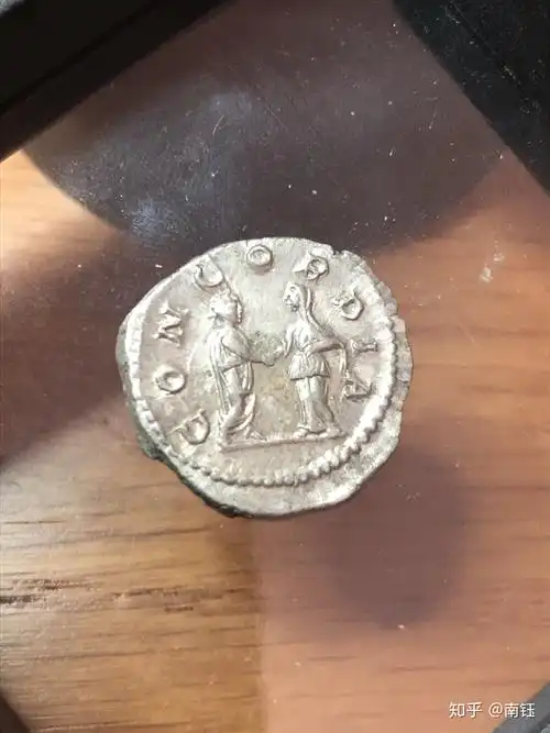 一窥古罗马钱币上的女性朱莉亚宝拉juliapaula第纳尔银币