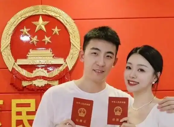 国乒名将马龙,樊振东送祝福,刘国梁终于等到了!