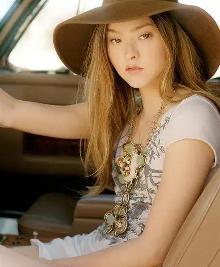 戴文·青木:《速度与激情2》彪悍飙车女,一位娃娃脸颜值女模特