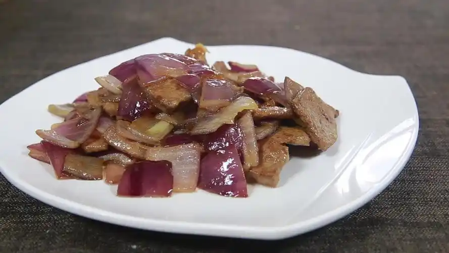洋葱炒猪肝的做法