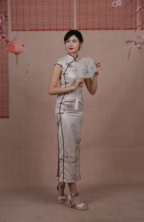 《穿旗袍女人的魅力》.出镜:晓垄.摄影制作:弄潮.