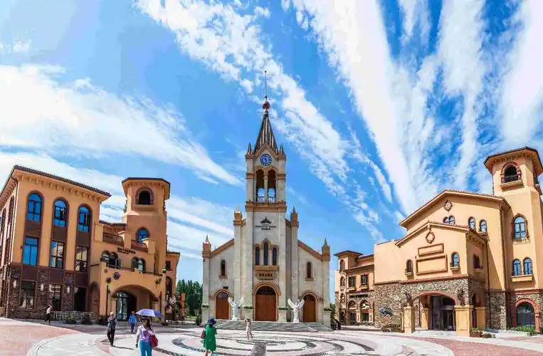 有一处被誉为西安最浪漫的地方世博园婚庆文化旅游街区——罗曼小镇!