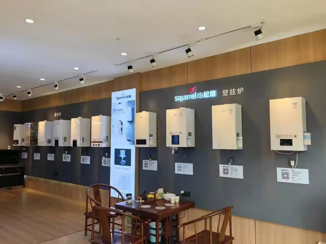 天津小松鼠壁挂炉安装现场.