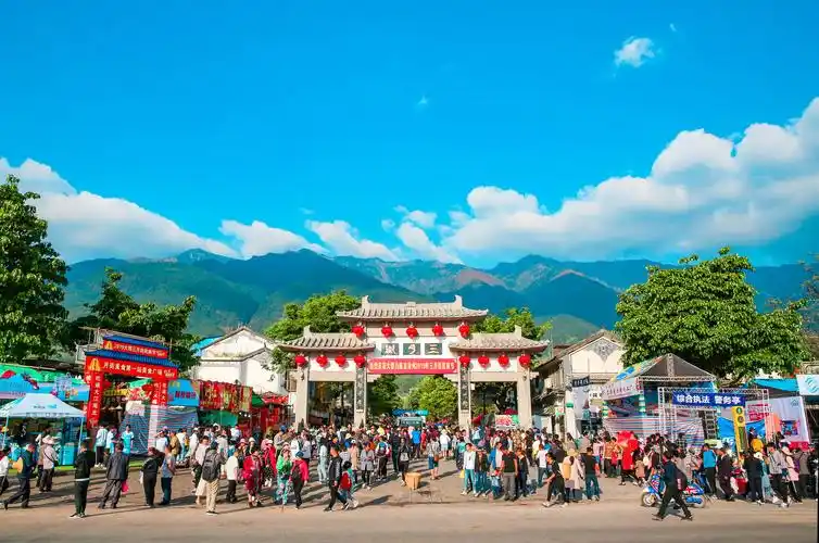 千年赶一街,一街赶千年 / 大理三月街民族节