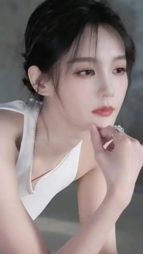 李一桐素颜妆感随拍##李一桐笑眼