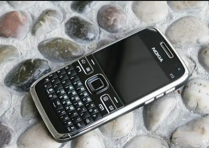 nokia诺基亚e72i按键全键盘经典怀旧直板小学生塞班智能黑色标配512mb