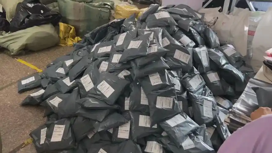 网店一个新产品第一天卖掉400单这样打包快递手很痛