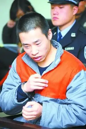 男子买水果刀杀害"女友" 称本只想吓唬她(图)