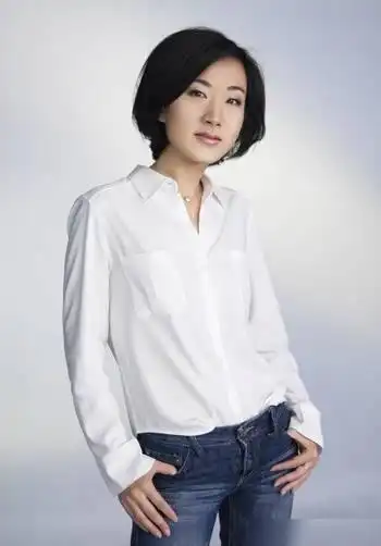 美女主播从央视跳槽到凤凰卫视,主持人卢琛如今名利双收