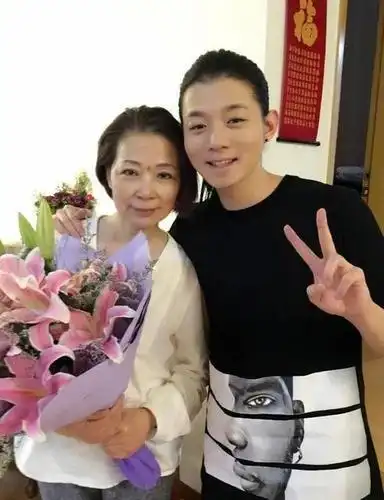 关于霍尊的老婆叫什么的图片及评论