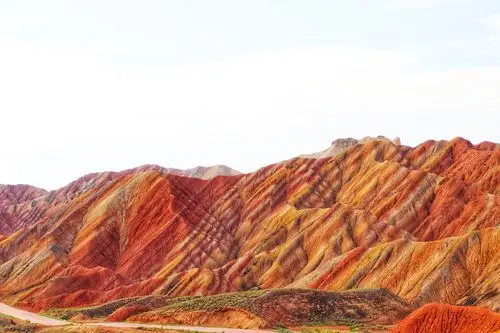 张掖七彩丹霞由"七彩丹霞"和冰沟丹霞"组成,位于甘肃省张掖市.