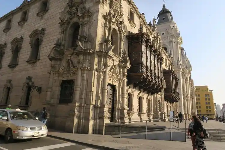主教座堂(archbishops palace).与利马大教堂紧邻.