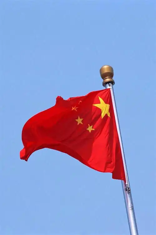 "国旗国旗真美丽,金星金星照大地",和着熟悉的旋律,孩子们翘首企盼