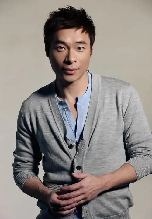 三十年感情化作流水?许志安承认出轨并公开道歉