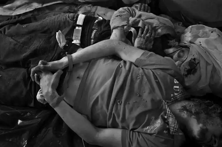 两名男子在一个塔科立场贩毒集团雇用的刺客,在"升温的广场"在华雷斯