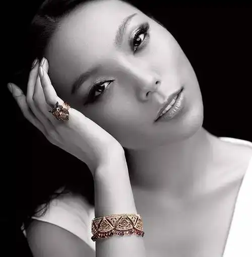 万宝宝佩戴bao bao fine jewelry中国风珠宝万宝宝佩戴bao bao fine