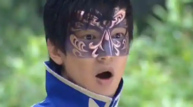 游乐王子录制快本和大11岁童年男神同框何炅童颜完胜