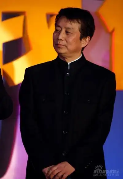 p>黄建新,1954年6月14日出生于陕西省西安市,毕业于 a target="