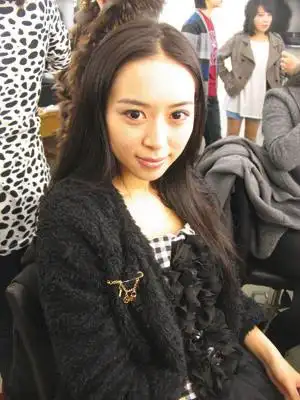 周六 非诚勿扰>抢先曝 马伊咪牵手长发男