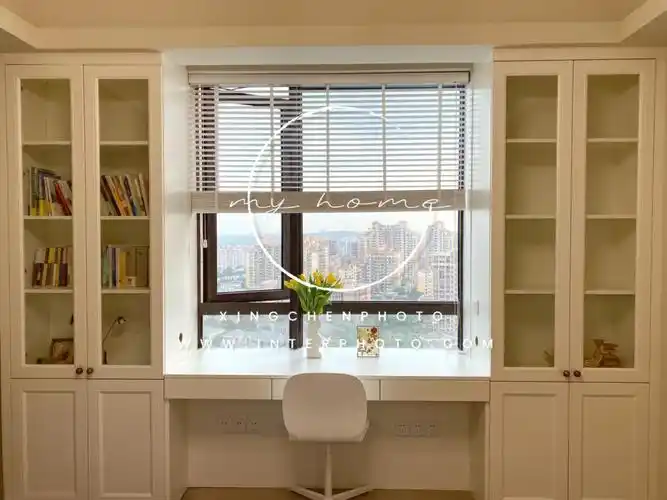 功能性永远是排在第一位考虑的,靠窗定制连体书桌书柜是我zui不后悔