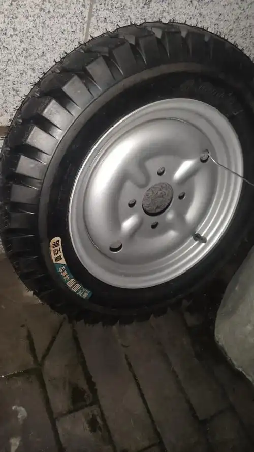 买来还没用过的全新三轮车真空胎.