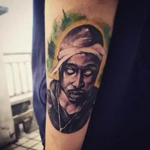 爱hiphop爱纹身爱说唱 2pac 两个,运用不同手法背景处理.