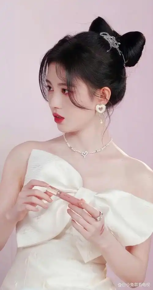 鞠婧祎活动现场照片