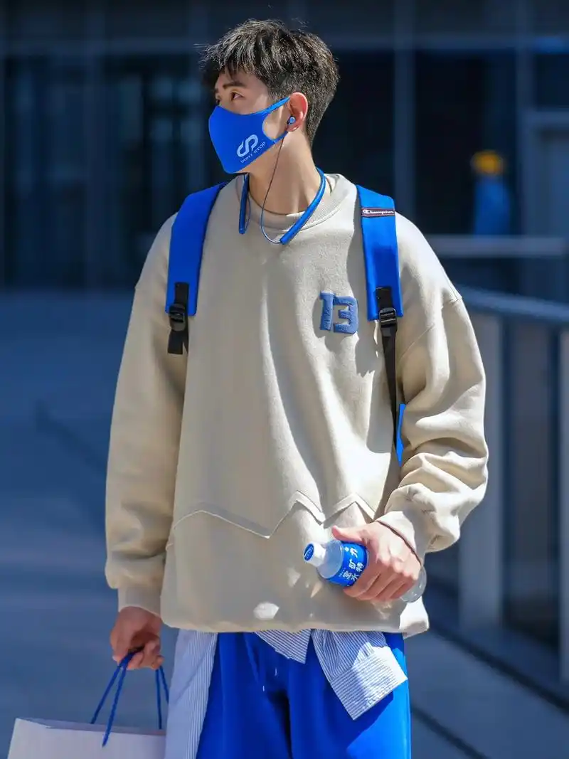 ootd|又到了卫衣搭配短裤的季节✨.🔹周末快乐!你的"蓝 - 抖音