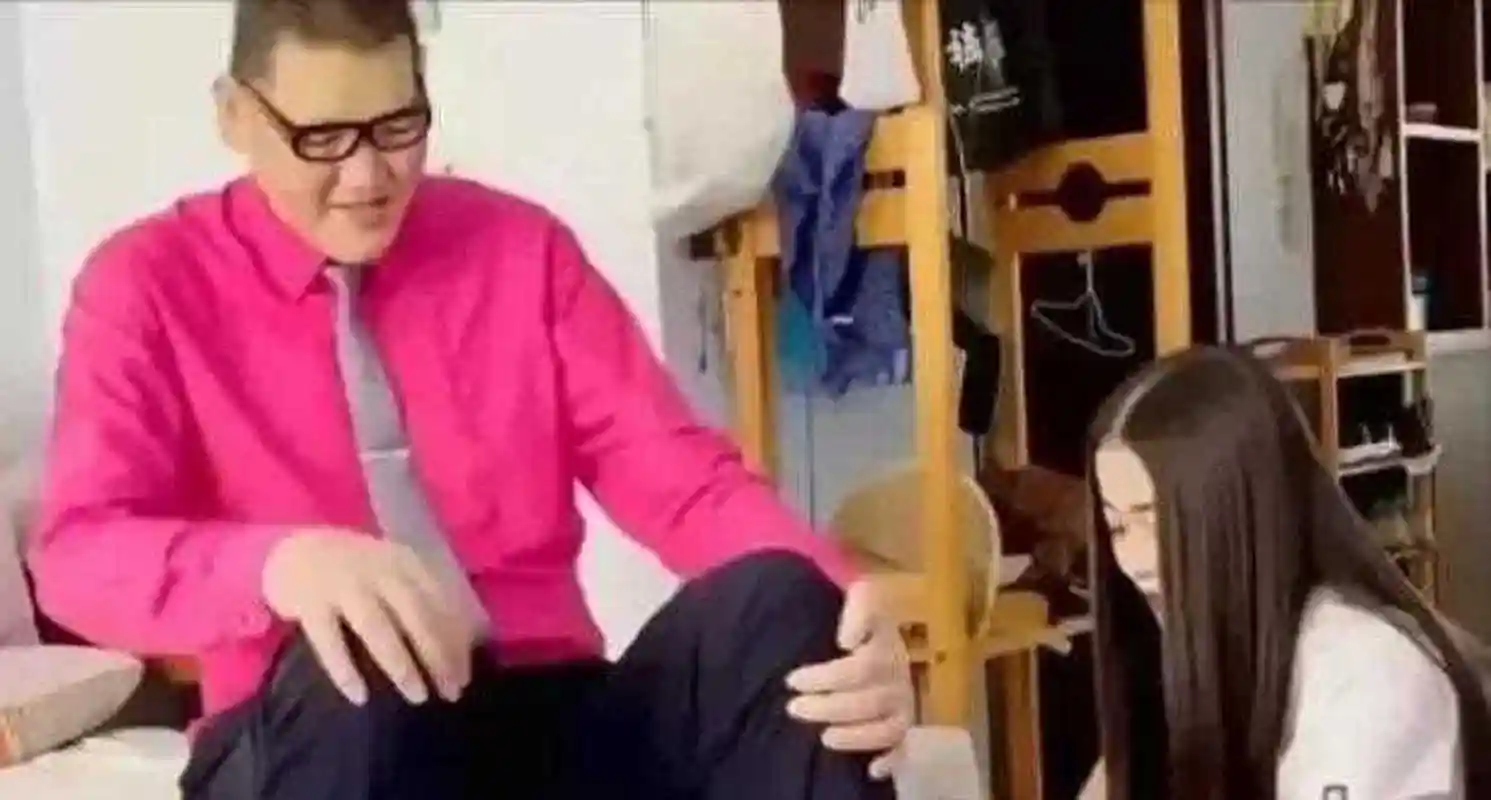 亚洲第一巨人2米38张欢和他的老婆李七喜[酸] 山东张欢和李七喜是恩爱