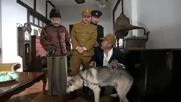 飞虎队:小伙叛变投靠鬼子,鬼子奖励一条狗,小伙这是铁了心当狗