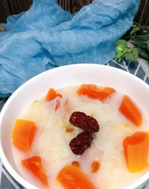 木瓜银耳糖水的做法