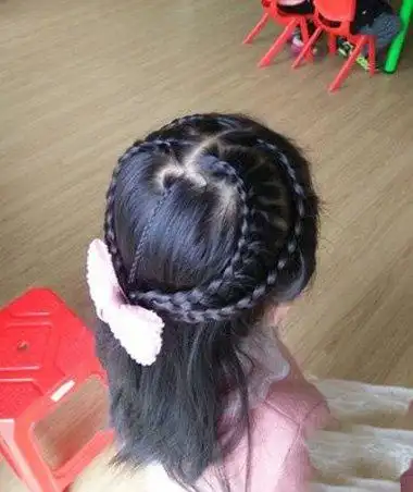 爱心扎头发图片大全 梳儿童爱心型扎发