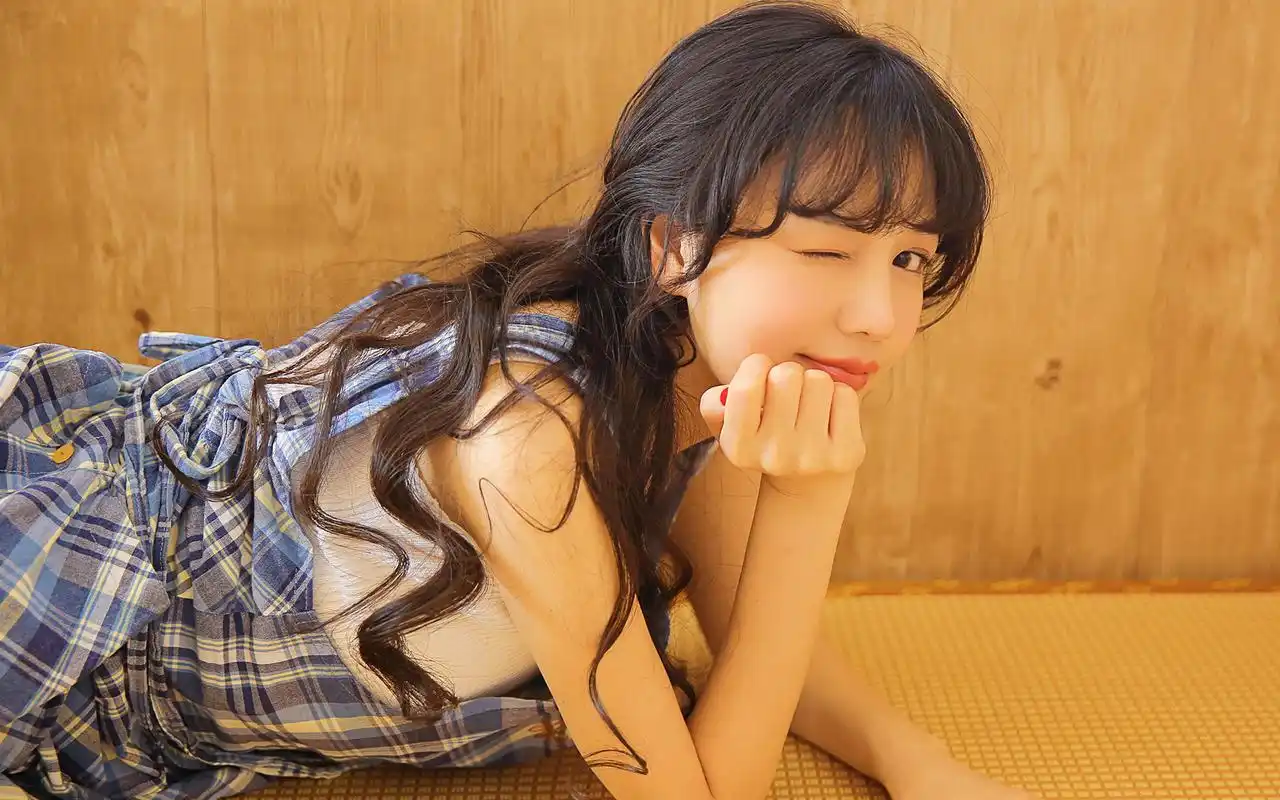 日系文艺美女居家高清写真图片桌面壁纸