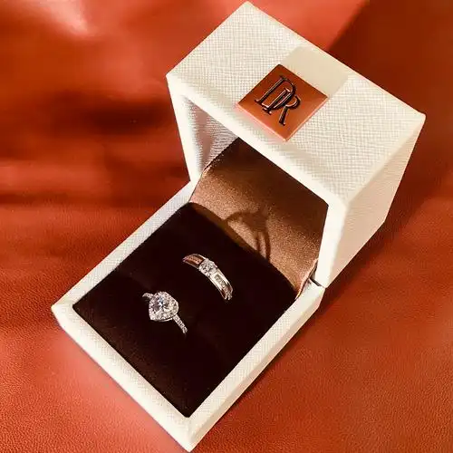 dr钻戒仿真一对婚礼仪式现场用替代情侣戒指女男活口婚戒假钻对戒