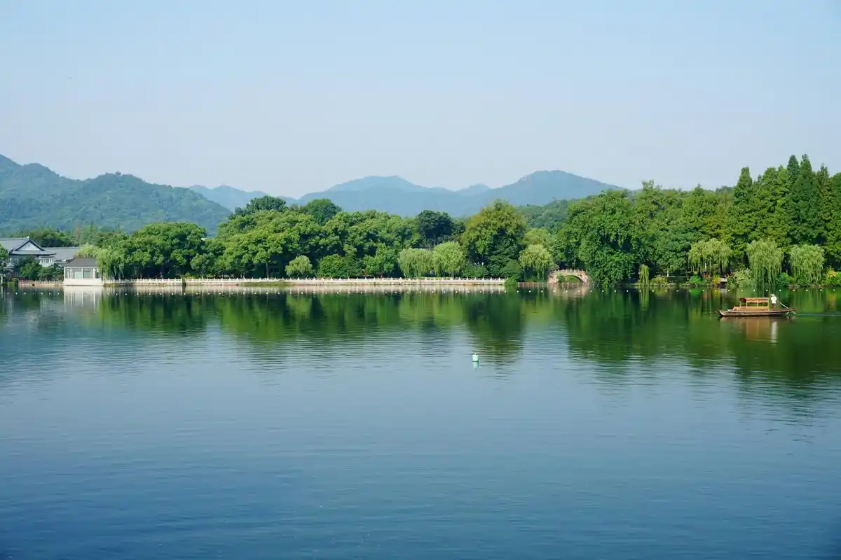 清明节是最美的春天,西湖的春天也是最美的风景名胜.