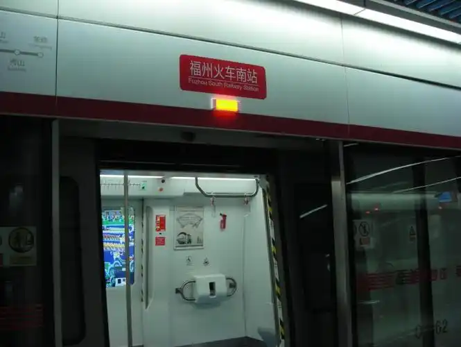 福州地铁火车南站站,2016年5月通车试运营,地铁出入口在火车站的站房